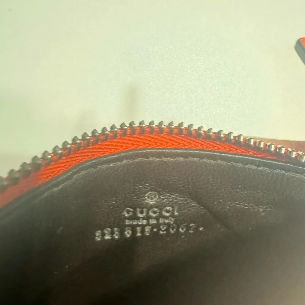 Gucci Leather Lanyard with card slots - Picture 9 of 10